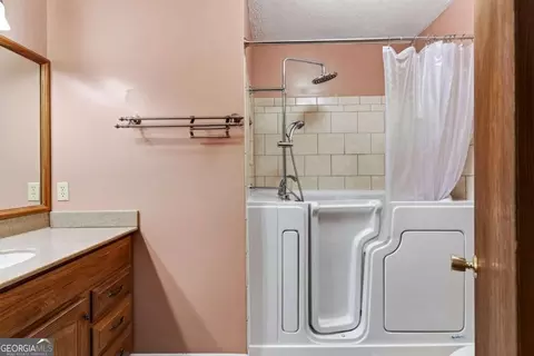 Bath - 118 Davis Dr, Macon, GA 31217 photo 2 of 7