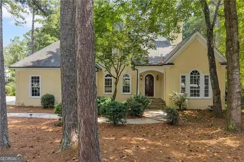 1070 Abingdon Ln, Johns Creek, GA 30022