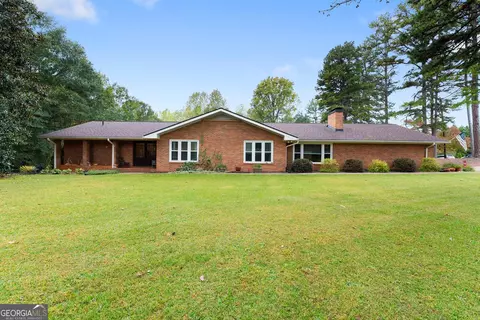 37 Ayers Creek Dr, Toccoa, GA 30577