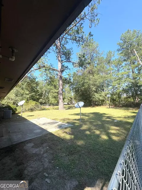Exterior - 936 W Mcrae St, Mount Vernon, GA 30445 photo 3 of 4