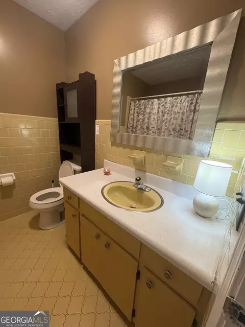 Bath - 936 W Mcrae St, Mount Vernon, GA 30445 photo 2 of 2
