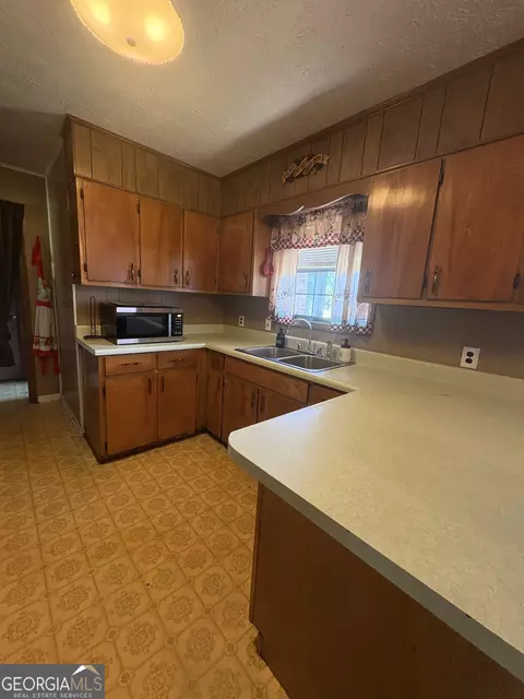 Kitchen - 936 W Mcrae St, Mount Vernon, GA 30445 photo 1 of 2