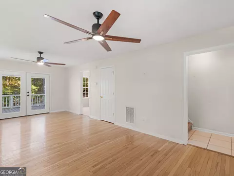 Living - 462 Ingram Rd, Barnesville, GA 30204 photo 4 of 7