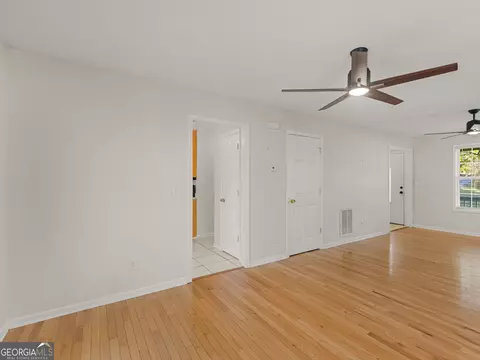 Living - 462 Ingram Rd, Barnesville, GA 30204 photo 2 of 7