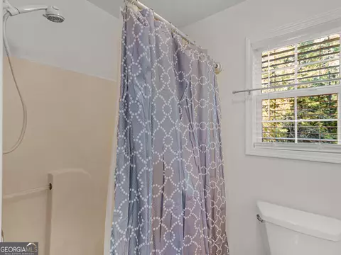 Bath - 462 Ingram Rd, Barnesville, GA 30204 photo 3 of 5