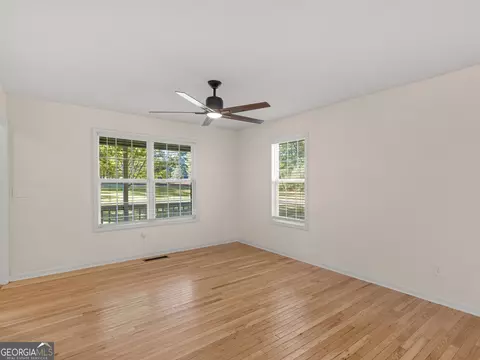 Living - 462 Ingram Rd, Barnesville, GA 30204 photo 7 of 7