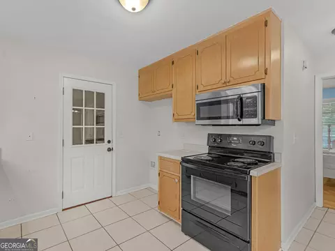 Kitchen - 462 Ingram Rd, Barnesville, GA 30204 photo 3 of 5