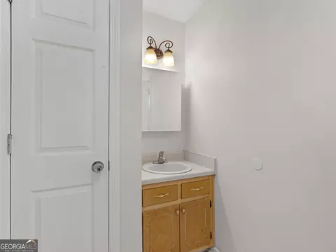 Bath - 462 Ingram Rd, Barnesville, GA 30204 photo 2 of 5