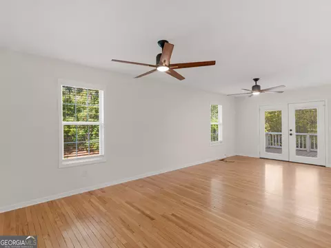 Living - 462 Ingram Rd, Barnesville, GA 30204 photo 6 of 7