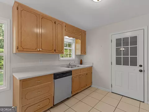 Kitchen - 462 Ingram Rd, Barnesville, GA 30204 photo 4 of 5