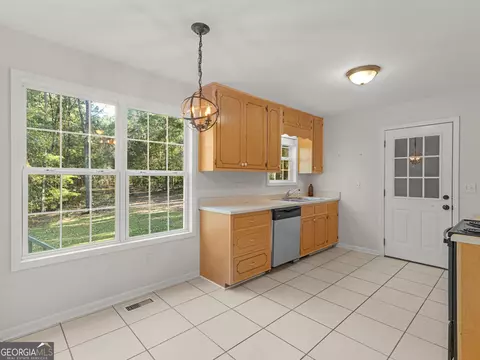 Kitchen - 462 Ingram Rd, Barnesville, GA 30204 photo 5 of 5