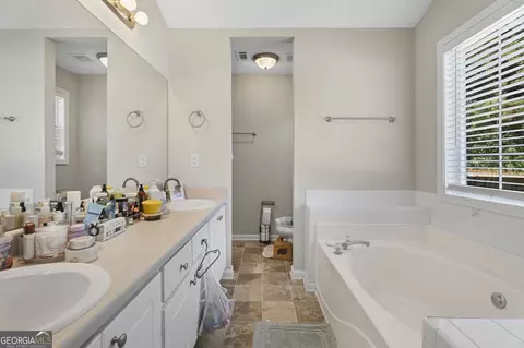Bath - 167 Morningside Dr, Jackson, GA 30233 photo 2 of 3