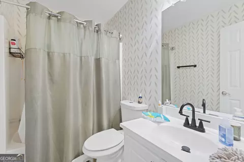 Bath - 167 Morningside Dr, Jackson, GA 30233 photo 1 of 3