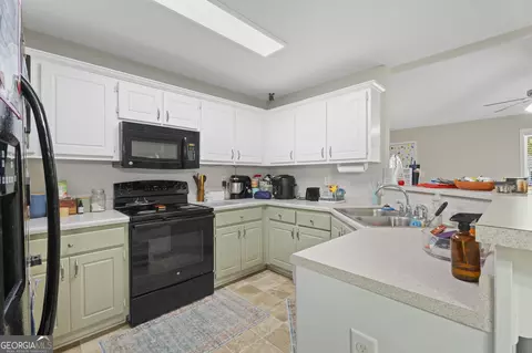 Kitchen - 167 Morningside Dr, Jackson, GA 30233 photo 1 of 2