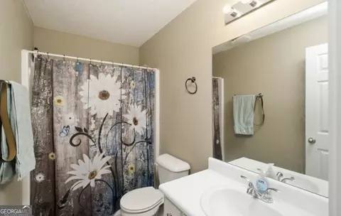 Bath - 137 Stonebrooke Dr, Colbert, GA 30628 photo 4 of 5