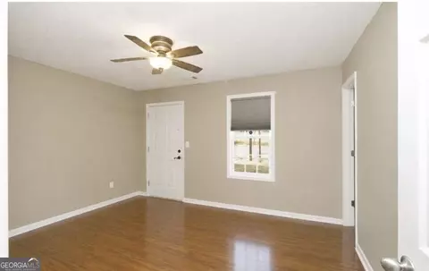 Living - 137 Stonebrooke Dr, Colbert, GA 30628 photo 3 of 4