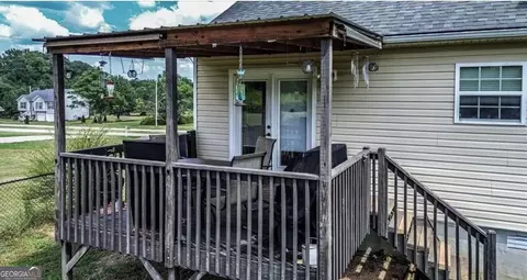 Exterior - 137 Stonebrooke Dr, Colbert, GA 30628 photo 3 of 7