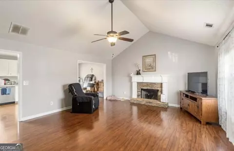 Living - 137 Stonebrooke Dr, Colbert, GA 30628 photo 1 of 4