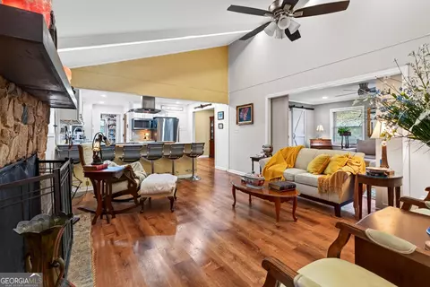 Living - 6204 Davis Rd, Macon, GA 31217 photo 2 of 2