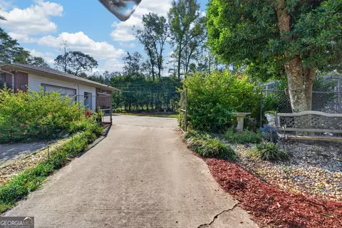 Exterior - 6204 Davis Rd, Macon, GA 31217 photo 7 of 13