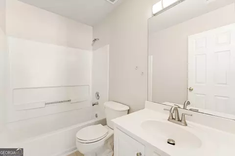 Bath - 3974 Howell Park Rd, Duluth, GA 30096 photo 3 of 4