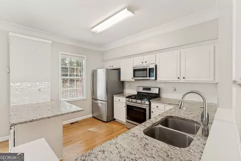 Kitchen - 3974 Howell Park Rd, Duluth, GA 30096 photo 2 of 3