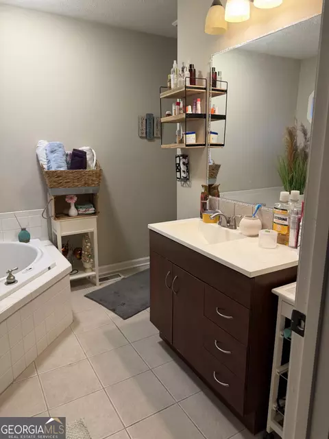 Bath - 3550 W Point Rd, Lagrange, GA 30240 photo 1 of 6