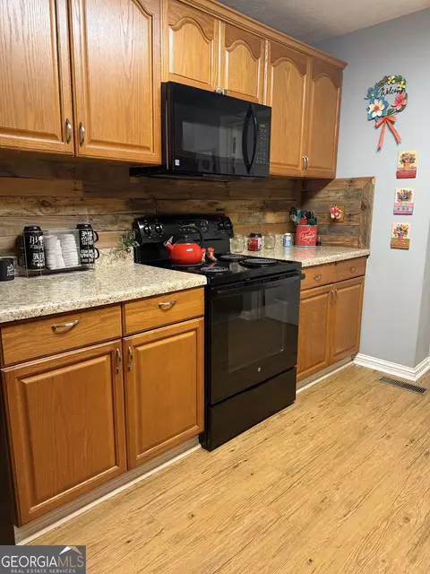 Kitchen - 3550 W Point Rd, Lagrange, GA 30240 photo 2 of 3