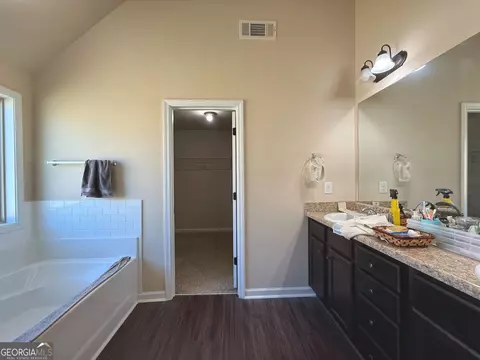 Bath - 5640 Laney Dr, Rex, GA 30273 photo 2 of 3