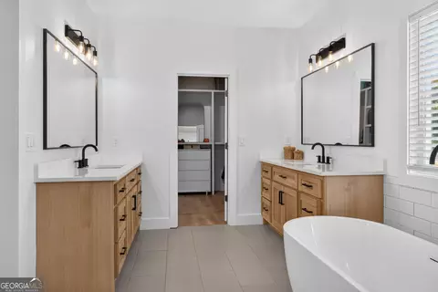 Bath - 1475 Storey Ln, Jefferson, GA 30549 photo 5 of 10