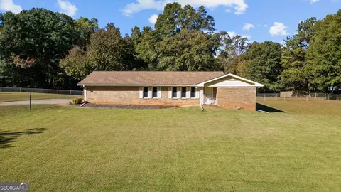 4096 Hickory Nut Dr, Douglasville, GA 30135