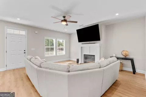 Living - 129 E 5th St, Monroe, GA 30655 photo 1 of 1