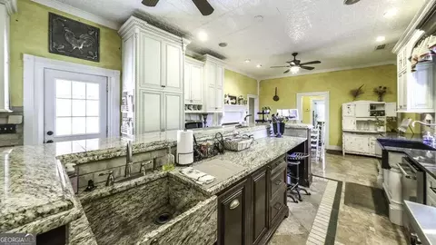 Kitchen - 1035 W Ferry Rd, Franklin, GA 30217 photo 6 of 8