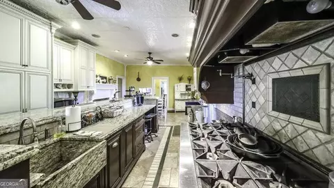 Kitchen - 1035 W Ferry Rd, Franklin, GA 30217 photo 4 of 8