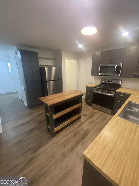 Kitchen - 2839 E Mount Tabor Cir, Duluth, GA 30096 photo 2 of 4
