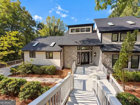 140 Huntcliff Pt, Sandy Springs, GA 30350
