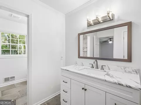 Bath - 19 Sims Rd, Winder, GA 30680 photo 2 of 10