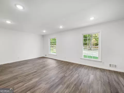 Living - 19 Sims Rd, Winder, GA 30680 photo 2 of 8