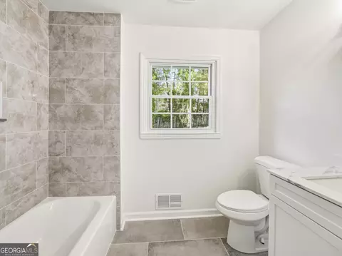 Bath - 19 Sims Rd, Winder, GA 30680 photo 3 of 10