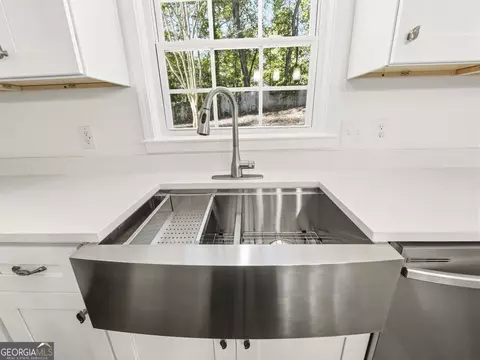 Kitchen - 19 Sims Rd, Winder, GA 30680 photo 5 of 6
