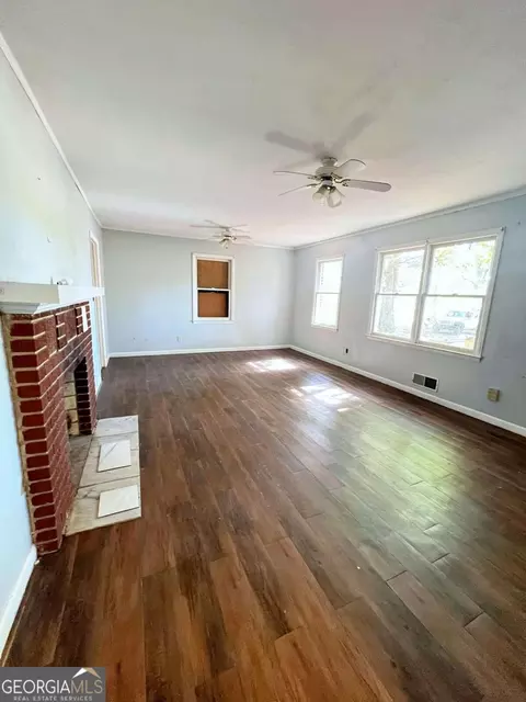 Living - 970 Diamond Hill Colbert Rd, Colbert, GA 30628 photo 2 of 3