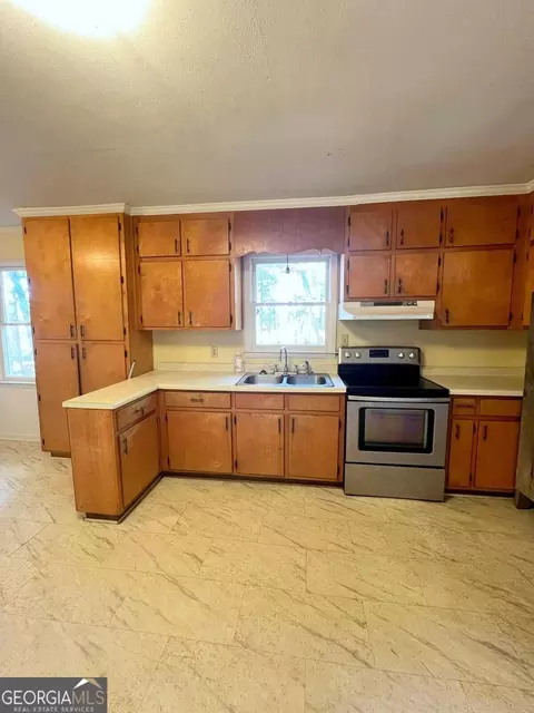 Kitchen - 970 Diamond Hill Colbert Rd, Colbert, GA 30628 photo 2 of 2