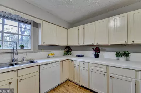 Kitchen - 2019 Old Mill Way, Duluth, GA 30096 photo 2 of 8