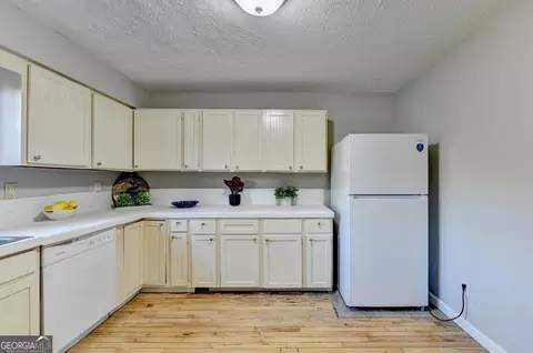 Kitchen - 2019 Old Mill Way, Duluth, GA 30096 photo 5 of 8