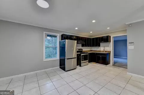 Kitchen - 2019 Old Mill Way, Duluth, GA 30096 photo 6 of 8