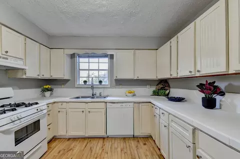 Kitchen - 2019 Old Mill Way, Duluth, GA 30096 photo 4 of 8