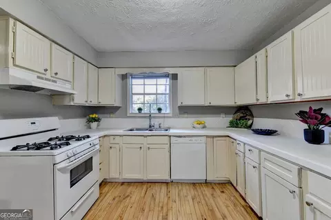 Kitchen - 2019 Old Mill Way, Duluth, GA 30096 photo 1 of 8