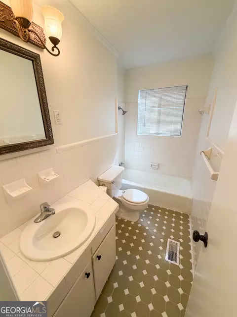 Bath - 338 Laurel Ln, Lagrange, GA 30241 photo 4 of 4