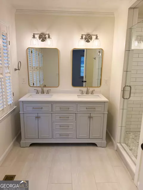 Bath - 338 Laurel Ln, Lagrange, GA 30241 photo 1 of 4