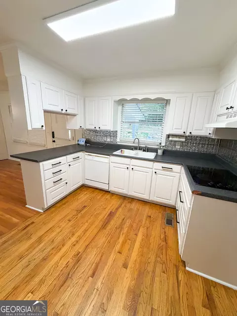 Kitchen - 338 Laurel Ln, Lagrange, GA 30241 photo 2 of 3
